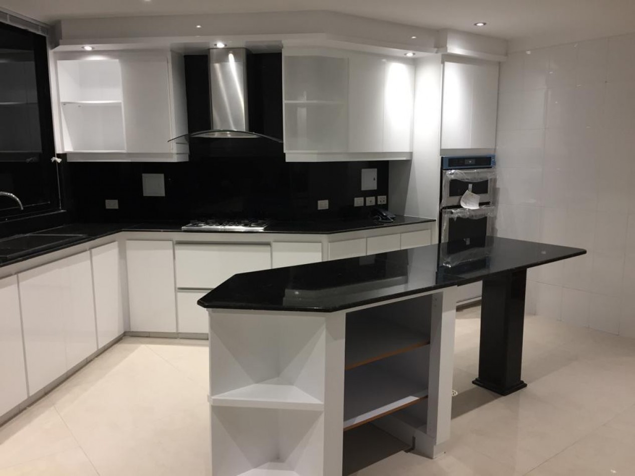 Se vende hermoso apartamento en Santa Barbara, Usaquen